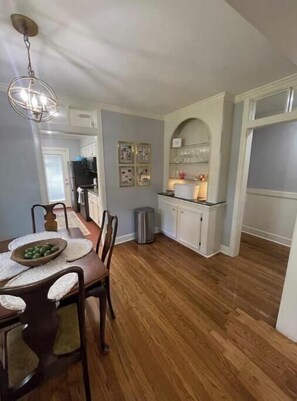 Dining - Entire Home in the Heart of Tuscaloosa, AL (Tuscaloosa)