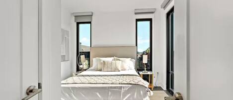 2 عدّة غرف نوم ومكواة/لوح كي وواي فاي وملاءات أسرّة