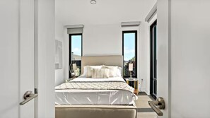 2 عدّة غرف نوم ومكواة/لوح كي وواي فاي وملاءات أسرّة