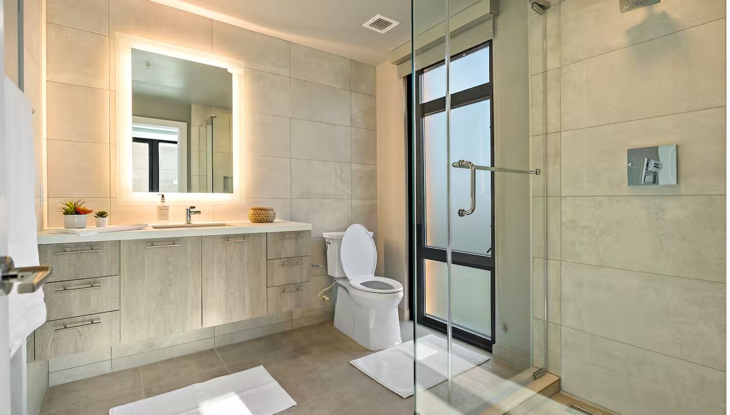 吹风机、毛巾、肥皂、卫生纸