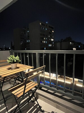 Apartamento clássico, vista para a cidade | Terraço/pátio