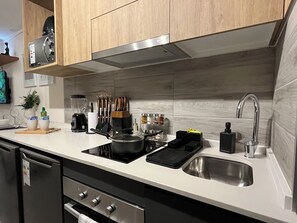 Classic Apartment, City View | Private kitchen