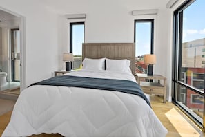 Iron/ironing board, internet, bed sheets