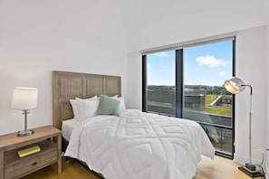 Iron/ironing board, internet, bed sheets