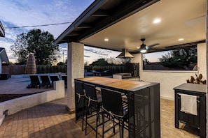 Outdoor dining - Casa Tropical • 11 Beds • Huge Pool • Near ASU (Mesa)