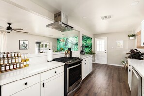 Microwave, oven, stovetop, dishwasher - Casa Tropical • 11 Beds • Huge Pool • Near ASU (Mesa)