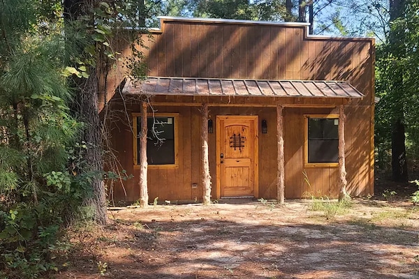 Rustic Trails Texas LLC Bank Cabin - Canton Texas First Monday