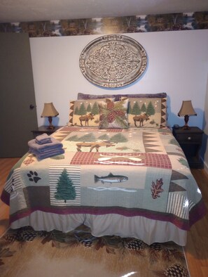 2 bedrooms, iron/ironing board, internet, bed sheets