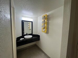 Free toiletries, towels, toilet paper - Studio 6 Suites Euless, Tx – Dfw West (Euless)