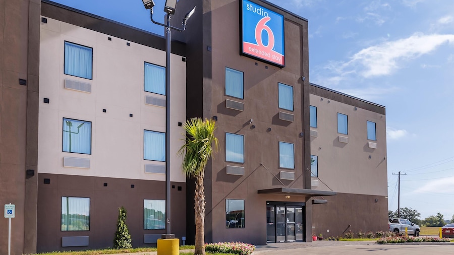 Studio 6 – Giddings, Tx