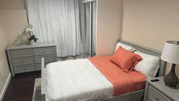 2 habitaciones, tabla de planchar con plancha, wifi y ropa de cama