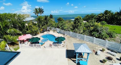 Ocean View 4/2 Estate with Private Pool 15 minutes from Key West