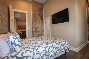 3 habitaciones, tabla de planchar con plancha, wifi y ropa de cama 