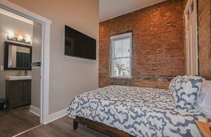 7 habitaciones, escritorio, tabla de planchar con plancha y wifi 