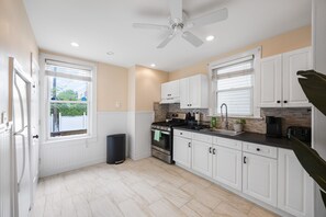 Microwave, oven, stovetop - Spacious 2BR Near Statue of Liberty & Manhattan — Free Parking (Jersey City)