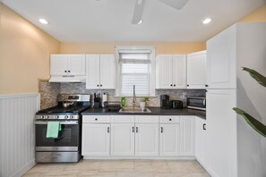 Microwave, oven, stovetop - Spacious 2BR Near Statue of Liberty & Manhattan — Free Parking (Jersey City)