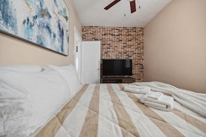 2 chambres, fer et planche à repasser, Wi-Fi, draps fournis