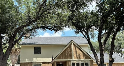 Best location in McAllen: pool, unwind, perfect for groups, Prime Location