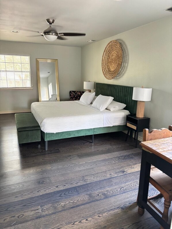 3 bedrooms, iron/ironing board, WiFi, bed sheets