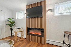 Fernseher, Kamin