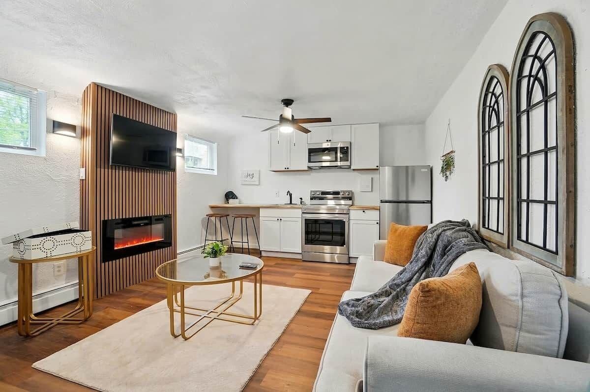 TV, fireplace