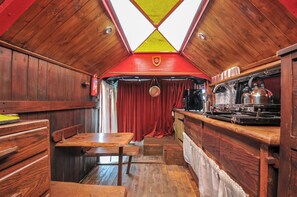 Interior - Dashing Dennis - 22 (Launceston)