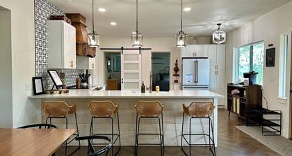 Cozy Cottage on 10 Private Acres - Wildlife, Views & Creekside Calm