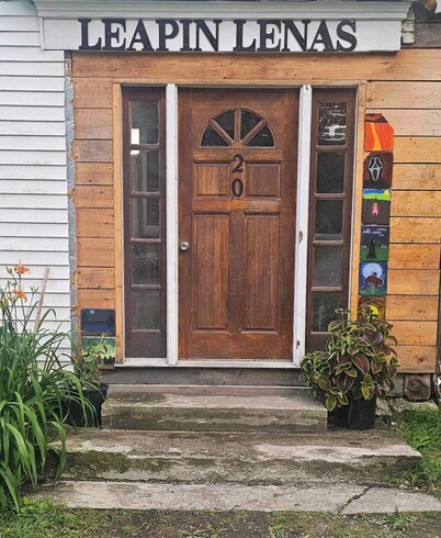 Leapin Lenas