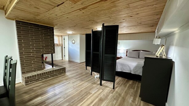 Unclassified image, 1 of 19, button - Unique Loft in town of Summit (Summit)
