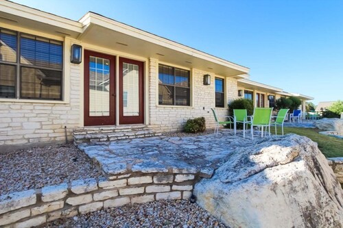 2BR Condo w/ Lake Access & Pool