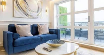 Central Derry Stay with River Views & Balcony