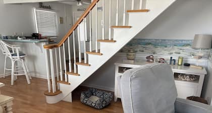 Soothing, Beach Block, 5-bedroom house with AC in Silver Beach, Lavallette
