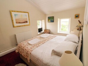 3 bedrooms, individually decorated, individually furnished, free WiFi - The Pink House (Haverfordwest)