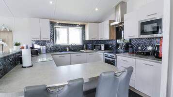Dishwasher, cookware/dishes/utensils