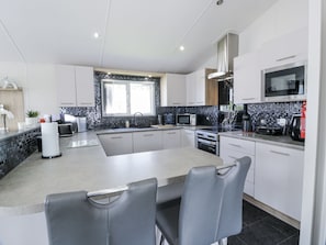 Dishwasher, cookware/dishes/utensils