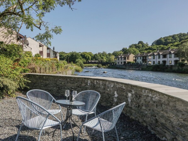 รับประทานอาหารกลางแจ้ง