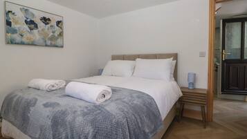 2 bedrooms, individually decorated, individually furnished, free WiFi