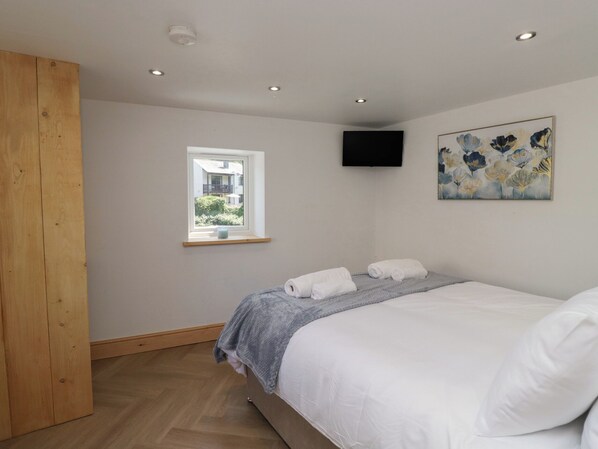 2 개의 침실, 각각 다른 스타일의 인테리어, 각각 다르게 가구 비치, 무료 WiFi