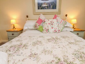 2 bedrooms, individually decorated, individually furnished, free WiFi