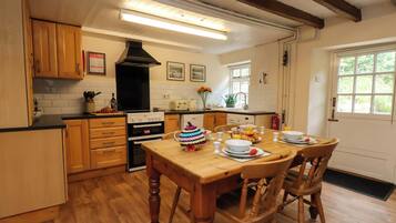 Microwave, dishwasher, cookware/dishes/utensils