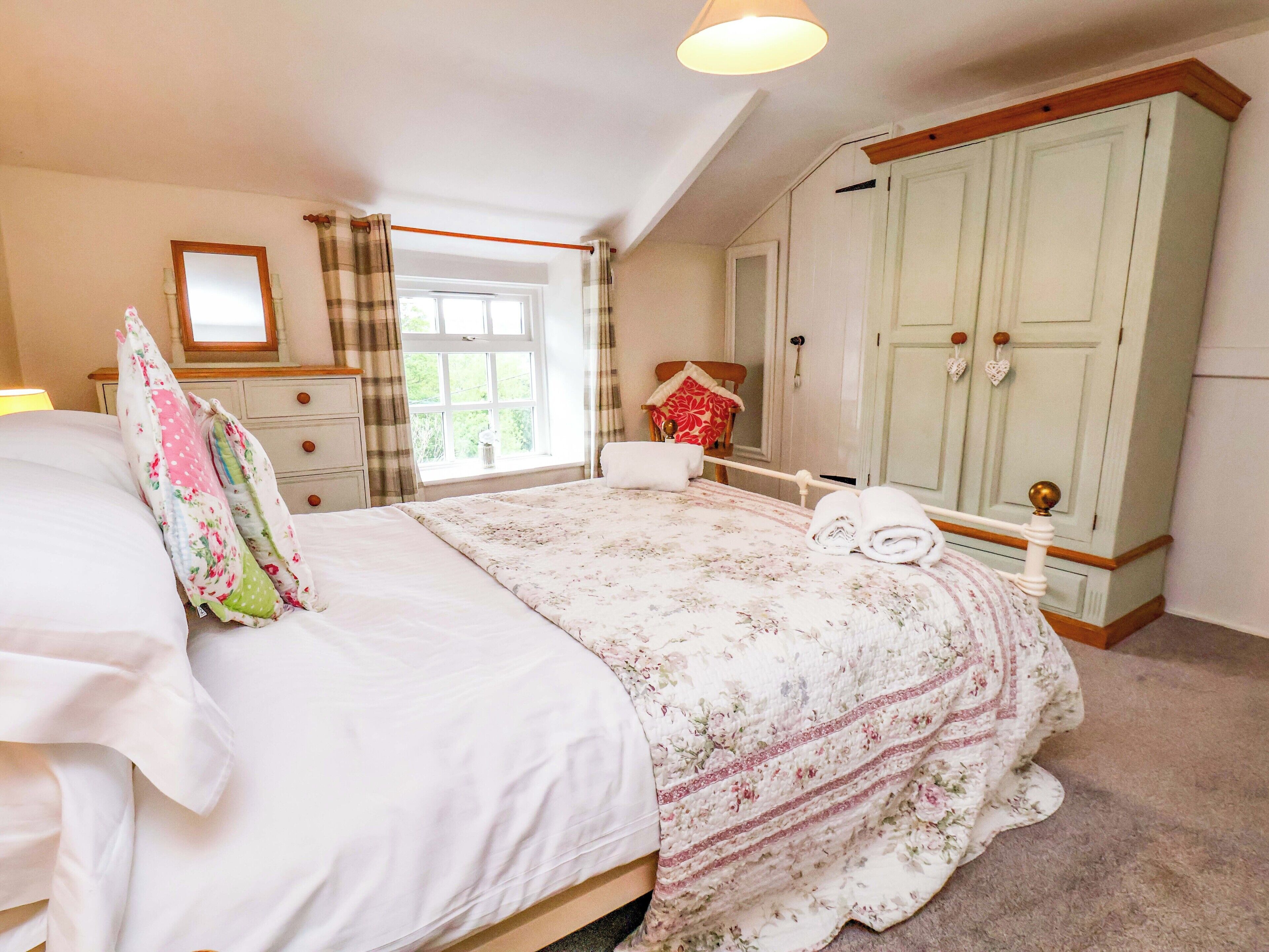 2 bedrooms, individually decorated, individually furnished, free WiFi