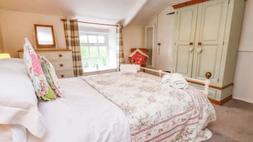 2 bedrooms, individually decorated, individually furnished, free WiFi