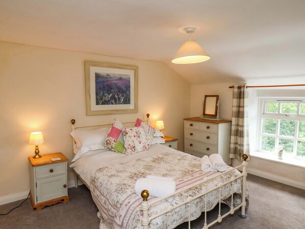 2 bedrooms, individually decorated, individually furnished, free WiFi