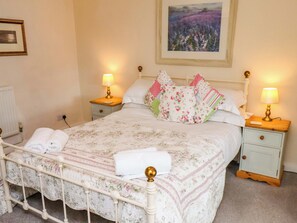 2 bedrooms, individually decorated, individually furnished, free WiFi