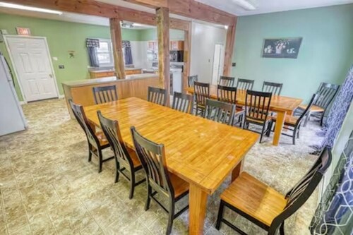 Spacious Cabin - Mountain Lodge on 35 Acres