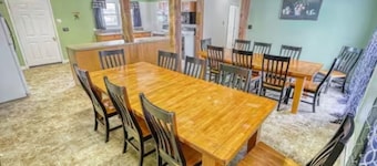 Spacious Cabin - Mountain Lodge on 35 Acres