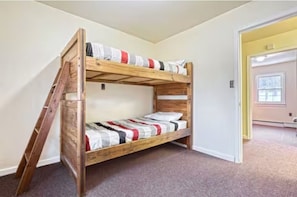 10 bedrooms, internet, bed sheets