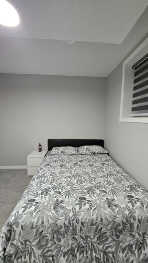 2 bedrooms, iron/ironing board, WiFi, bed sheets - Brand new basement suite, Spruce Meadows Place + 1000 Mbps Superfast Wifi (Calgary)