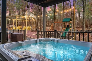 Outdoor spa tub