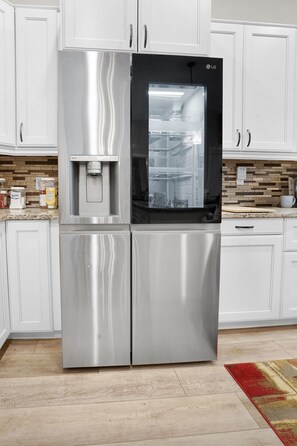 Micro-ondes, four, plaque de cuisson, lave-vaisselle